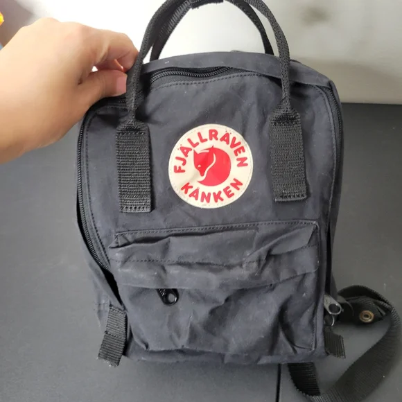 Fjallraven Kånken Mini Black Backpack - Picture 2 of 7